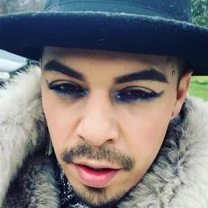 Meet your Posher, Clyde